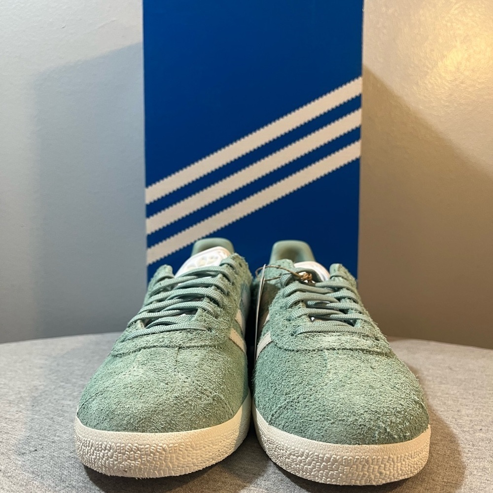 Adidas Classic Gazelle Suede Sneaker Hazy Green Women's Shoe Size 7.5 IG4393 - Picture 3 of 12